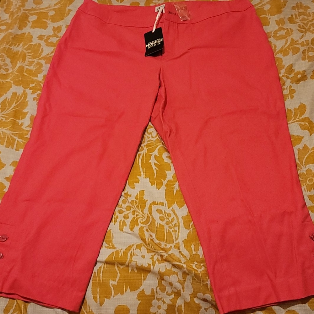 Monroe & Main Pink capris